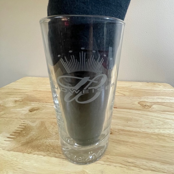 Vintage Hooters 20th Anniversary Budweiser Pint Beer Glass 16 oz Collectible Bar - Picture 2 of 6